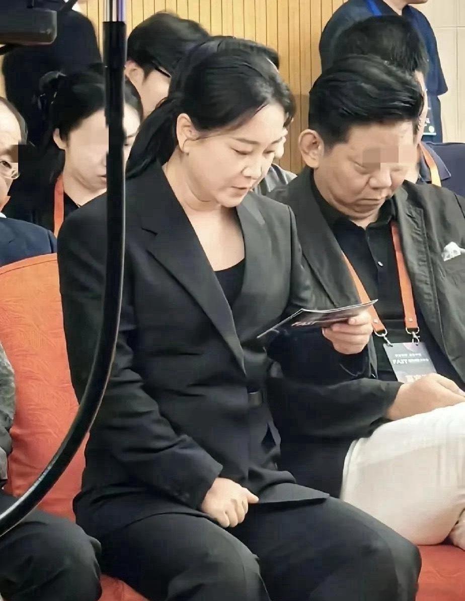 贾玲现在不是胖回去了，是更壮实了！但是看起来更健康