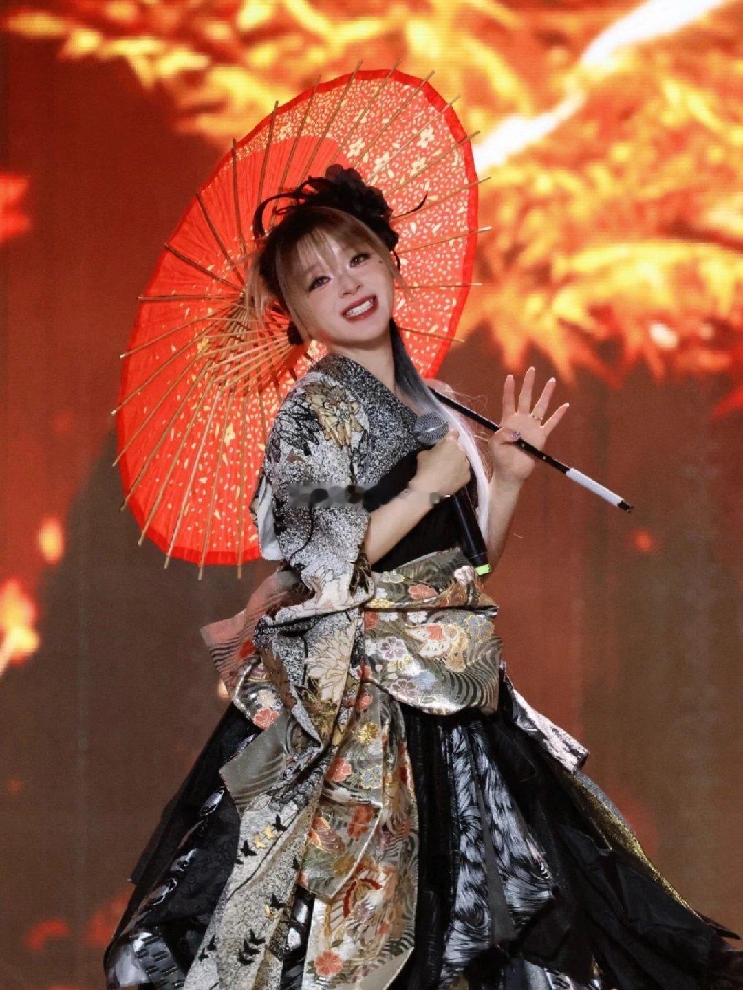 #美依礼芽离婚#？？……她老公我记得好像是一个一直支持她事业的老外居然离婚了？？表示震惊🫪（龚琳娜