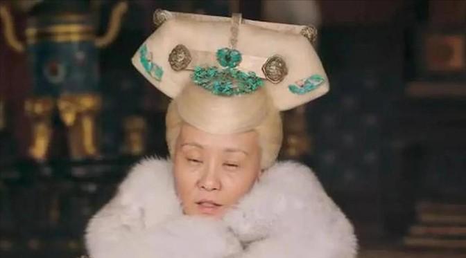 1791年除夕夜，81岁高龄的乾隆召见78岁的愉妃为他侍寝。太监当即便愣了，怀疑