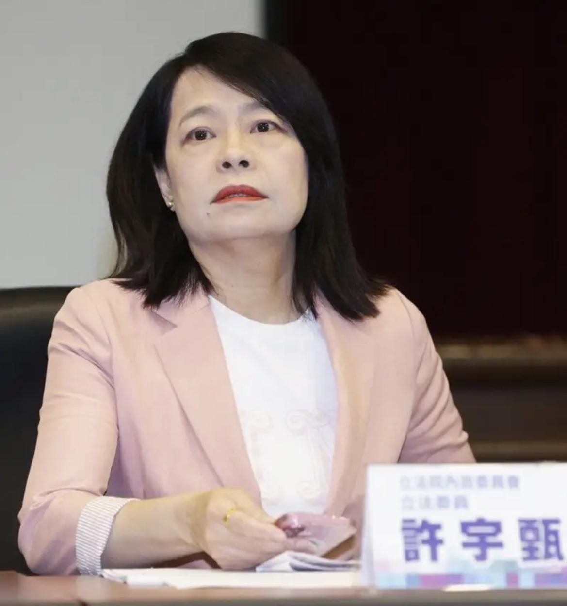 许宇甄被起诉,表面是“伪造连署书”,实则暴露国民党高层对选举规则的轻蔑。作为朱立