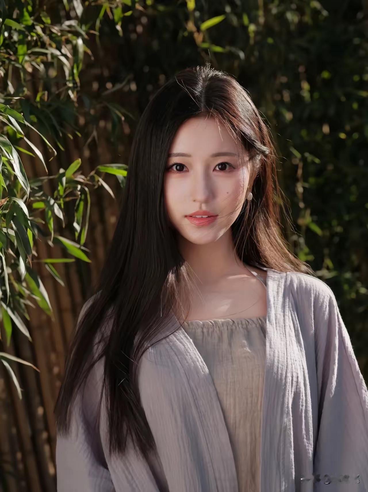 温柔少女，竹林间的一抹清新