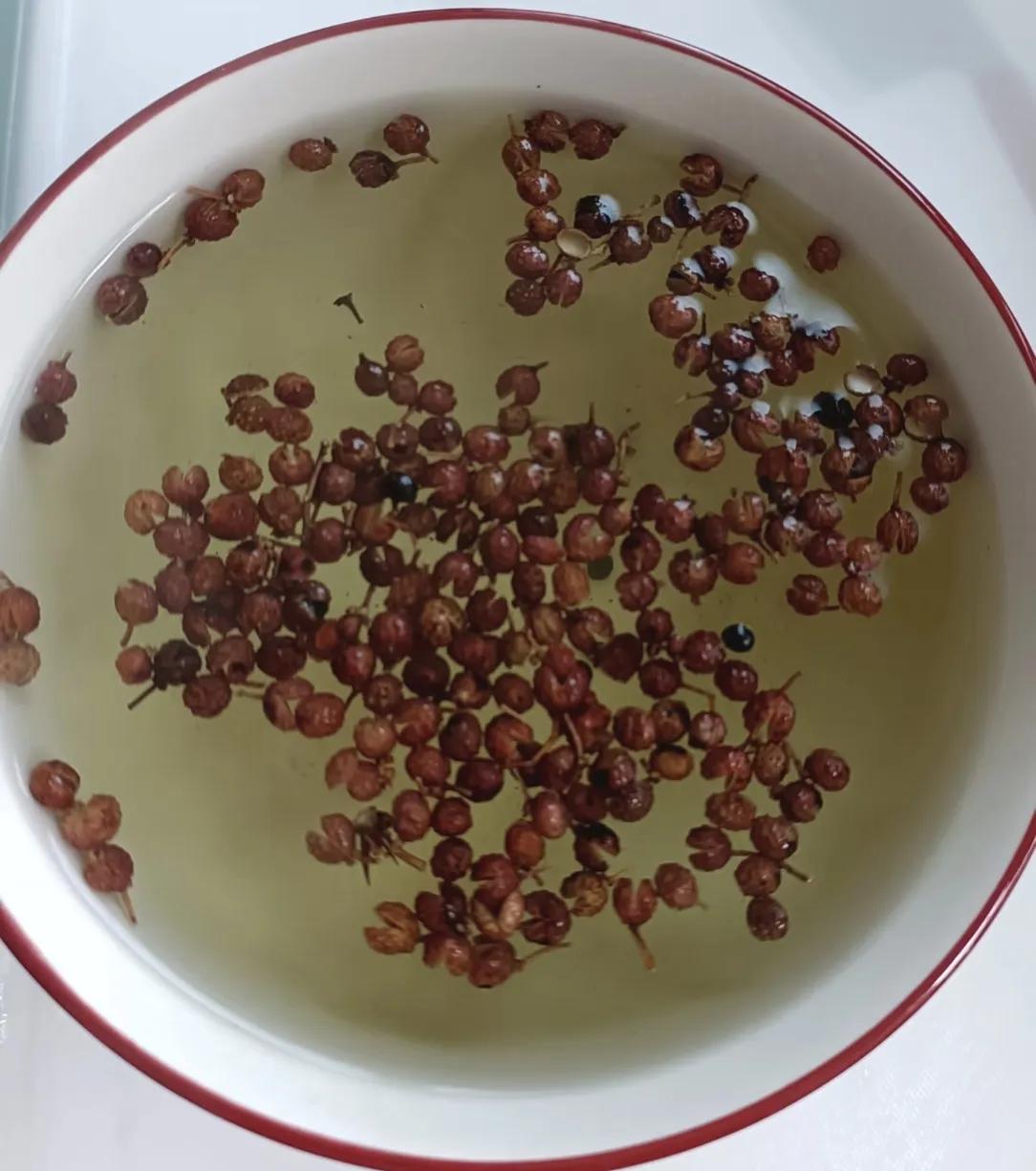 喝花椒水，竟能调理身体？最近身体总觉得疲惫不堪，去看老中医。本以为会开一堆