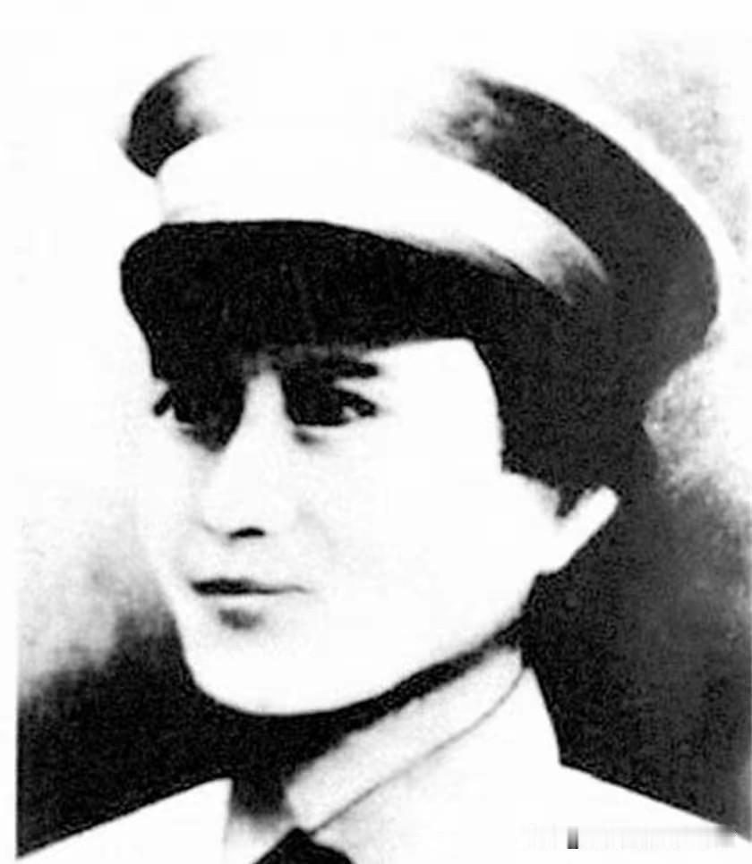 她曾身居彭德怀之上，是红军建制里唯一的女司令，战功令敌人忌惮，1934年却惨遭自