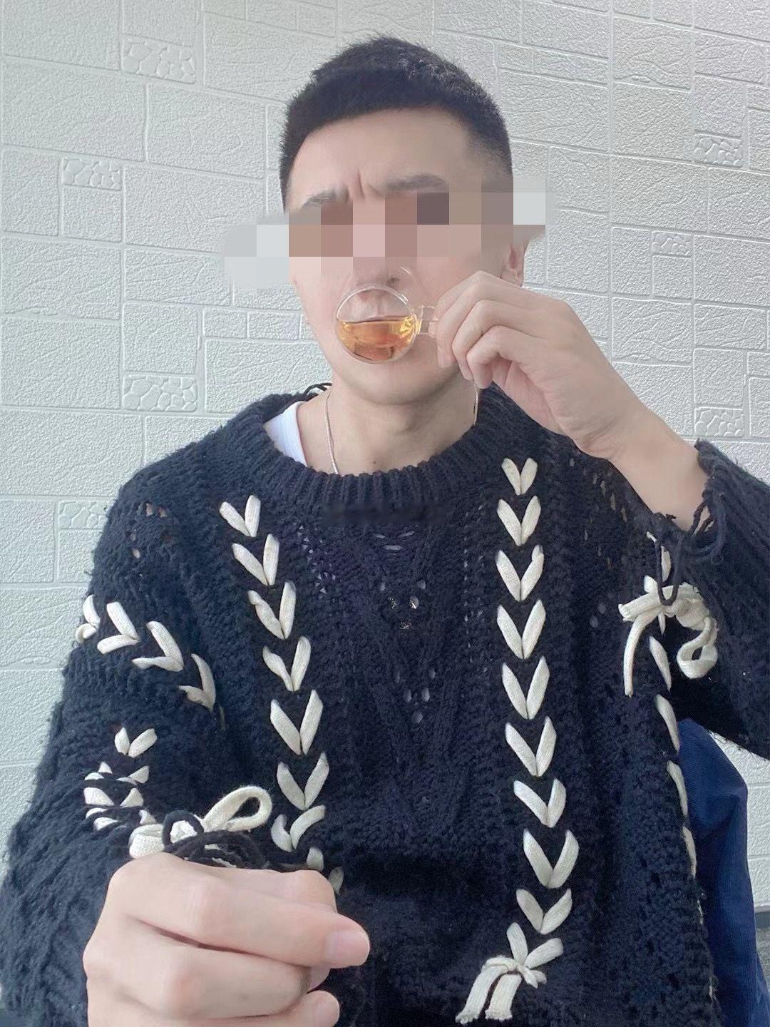 网友爆料，郝某，以长期恋爱名义将女生骗至其出差所在地，发生关系后，人突然失联，如