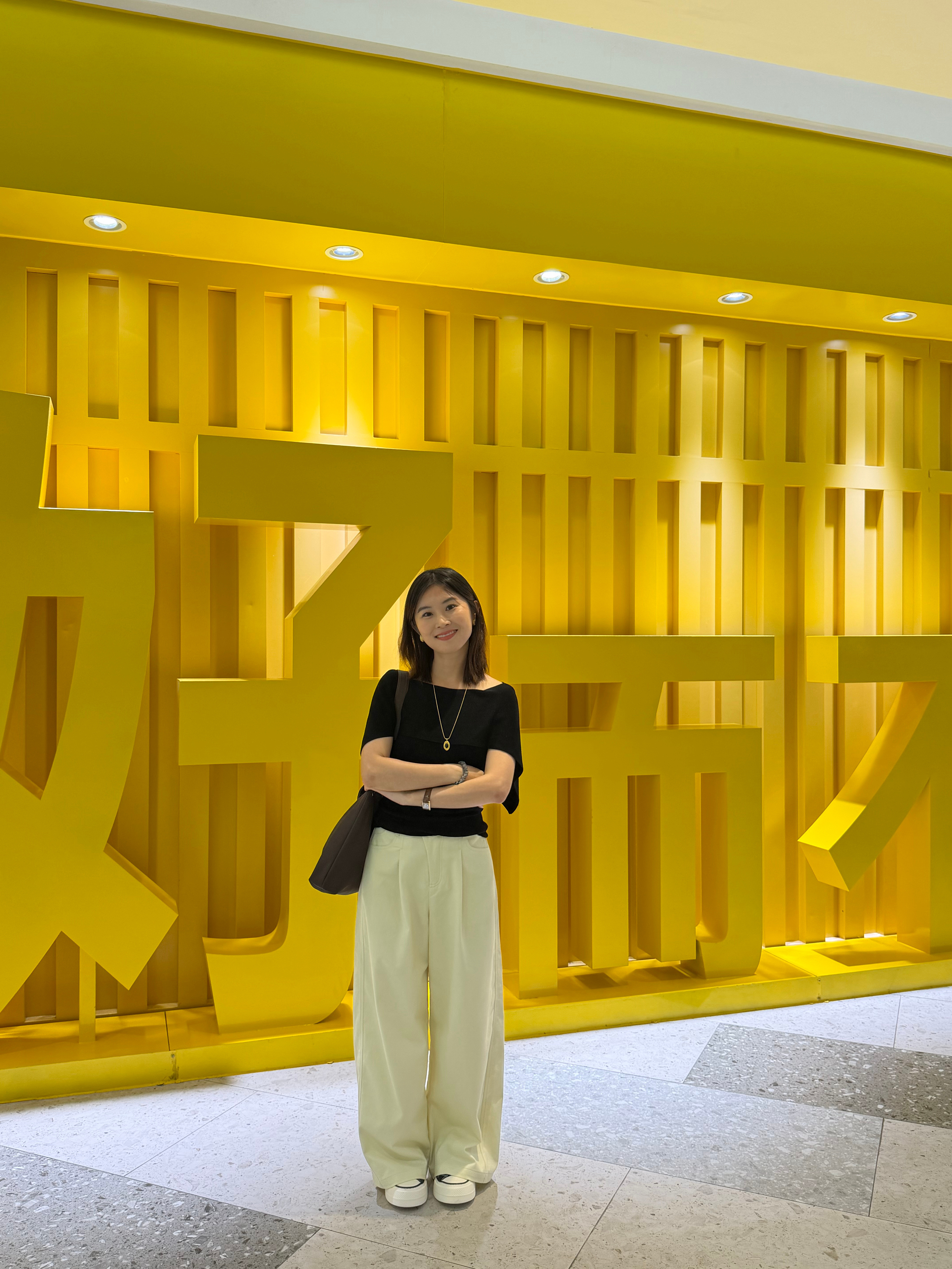 把上周拍的图整理下完整造型发出来哦，顺便当存图了！这条裤子春天的时候就常穿，入秋又拿出来啦，它的大气