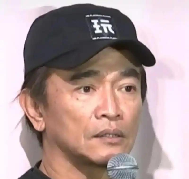 台湾省艺人吴宗宪接受采访时说：“真的很悲伤，很可怜。去了中国大陆，人家逼着你一样
