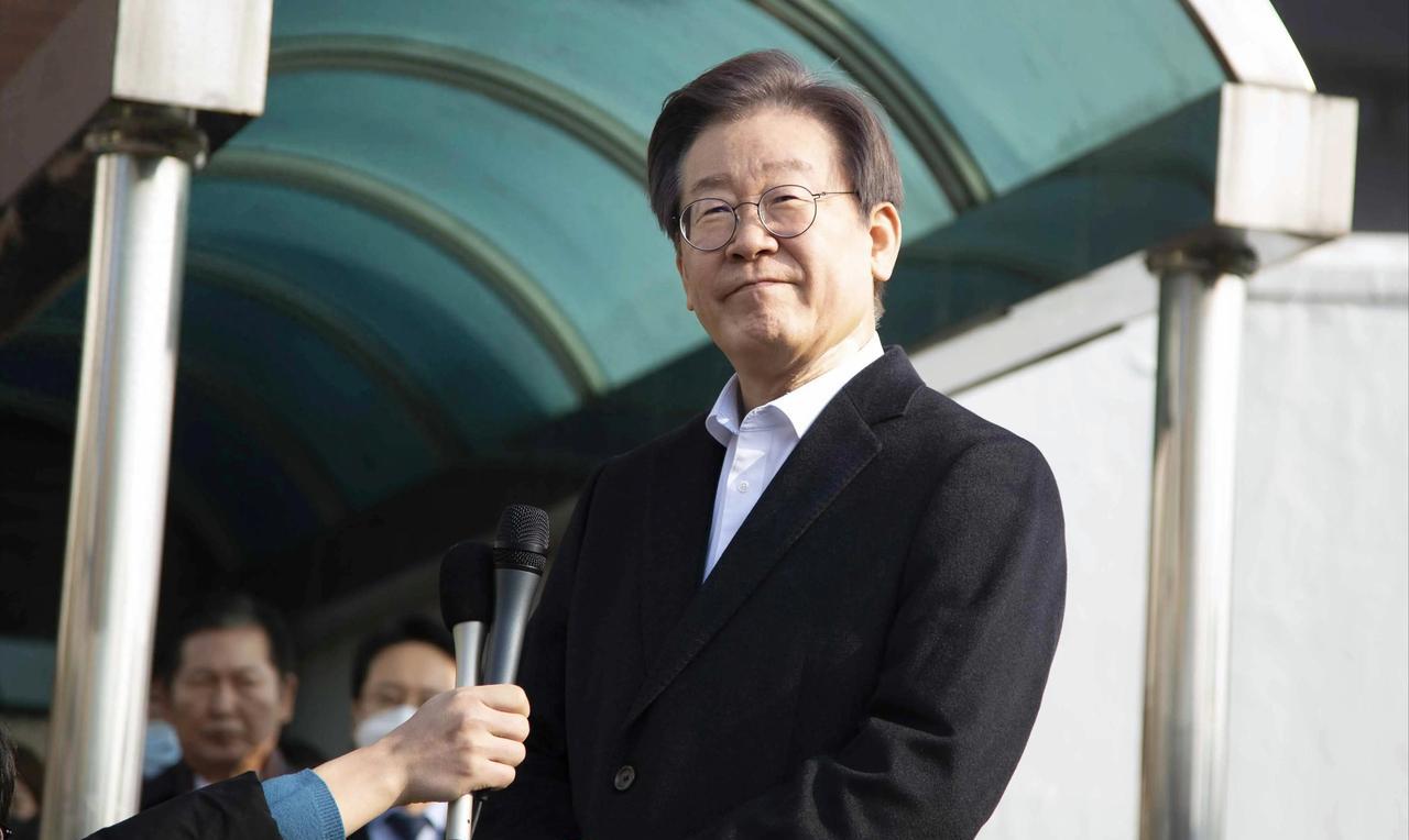 84万人！李在明大赦天下，唯独不放过尹锡悦夫妇，两动作示好中国！数字会说话。