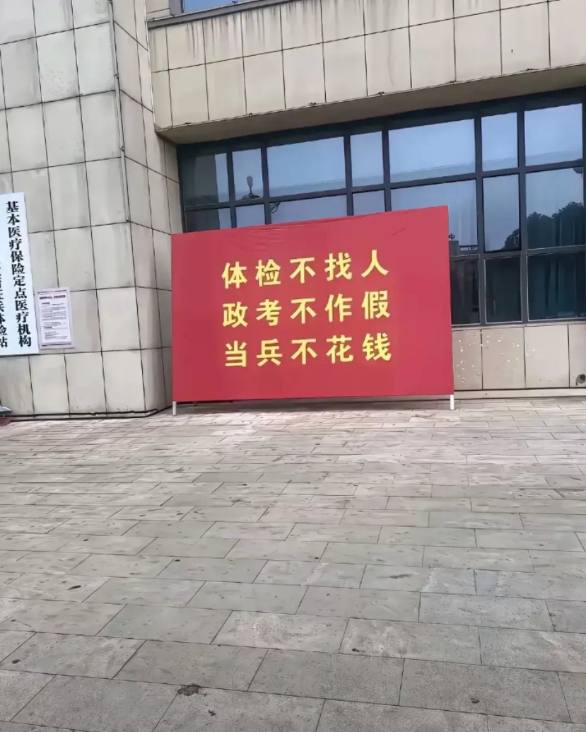 三行字，中间相同的那个字去掉，很难吗？