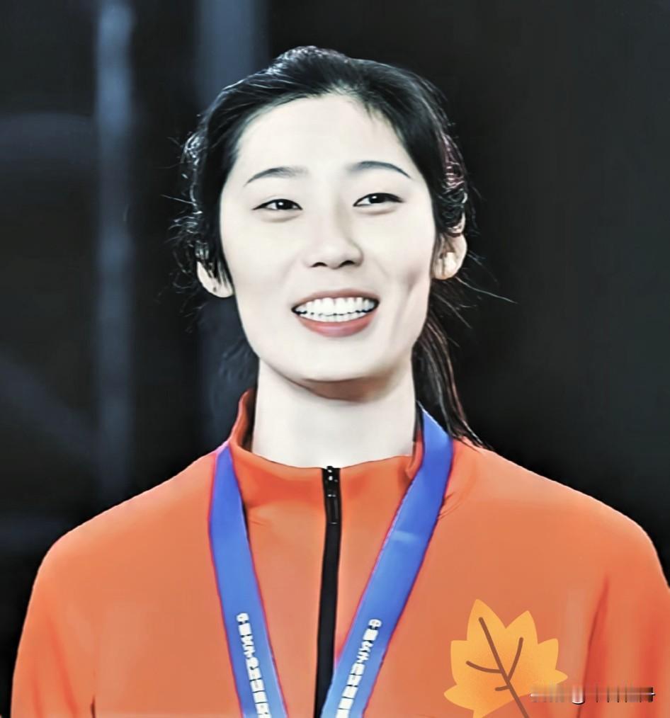 朱婷这边刚打完世界女排联赛，那边就传出新动静。霍启山主动找上门，两人要联手搞件事