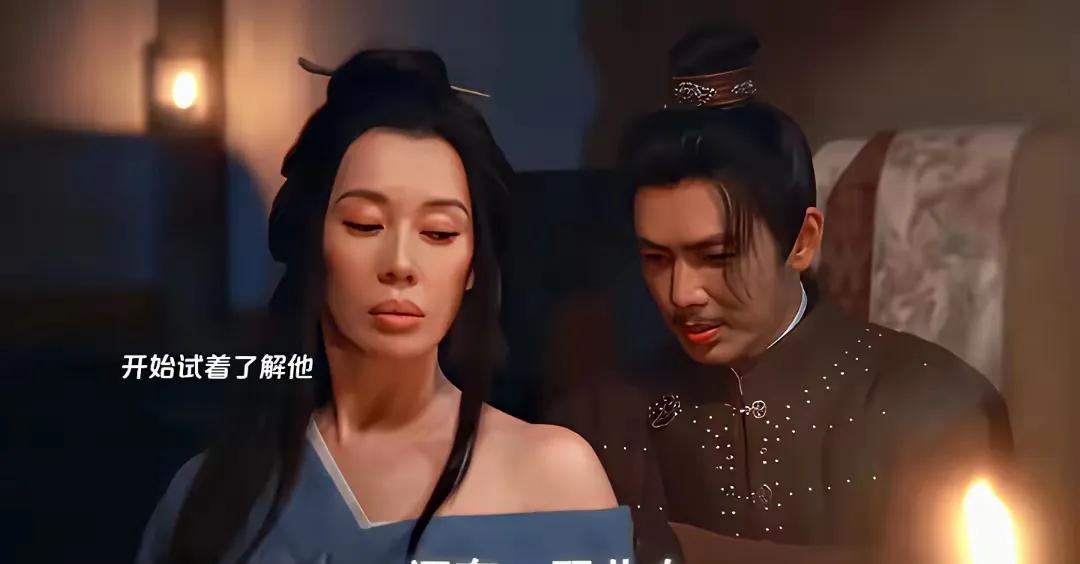 不得不说，余男的嘴唇让人很炸裂，喜欢她的人觉得这是性感，充满性张力。而不喜欢她