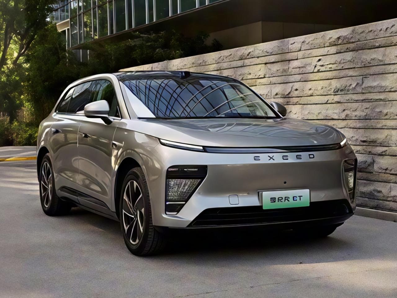 星纪元ET，风口上都没能飞起来，一手好牌打稀烂。上个月，星纪元ET只卖了50