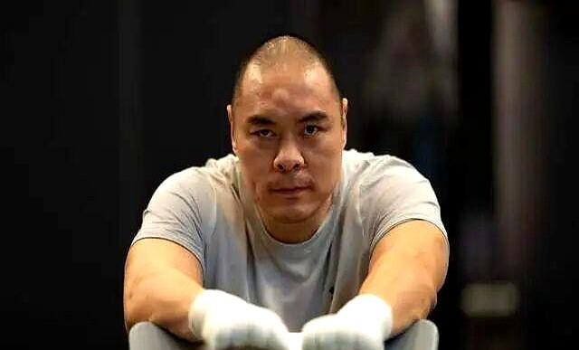 刚成WBO头号挑战者，就被KO了？这反转来得太快。2025年2月23日，张志