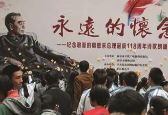 1976年，周总理逝世后，由韩宗琦负责为其穿寿衣，可当韩宗琦接过卫士们递过来的寿