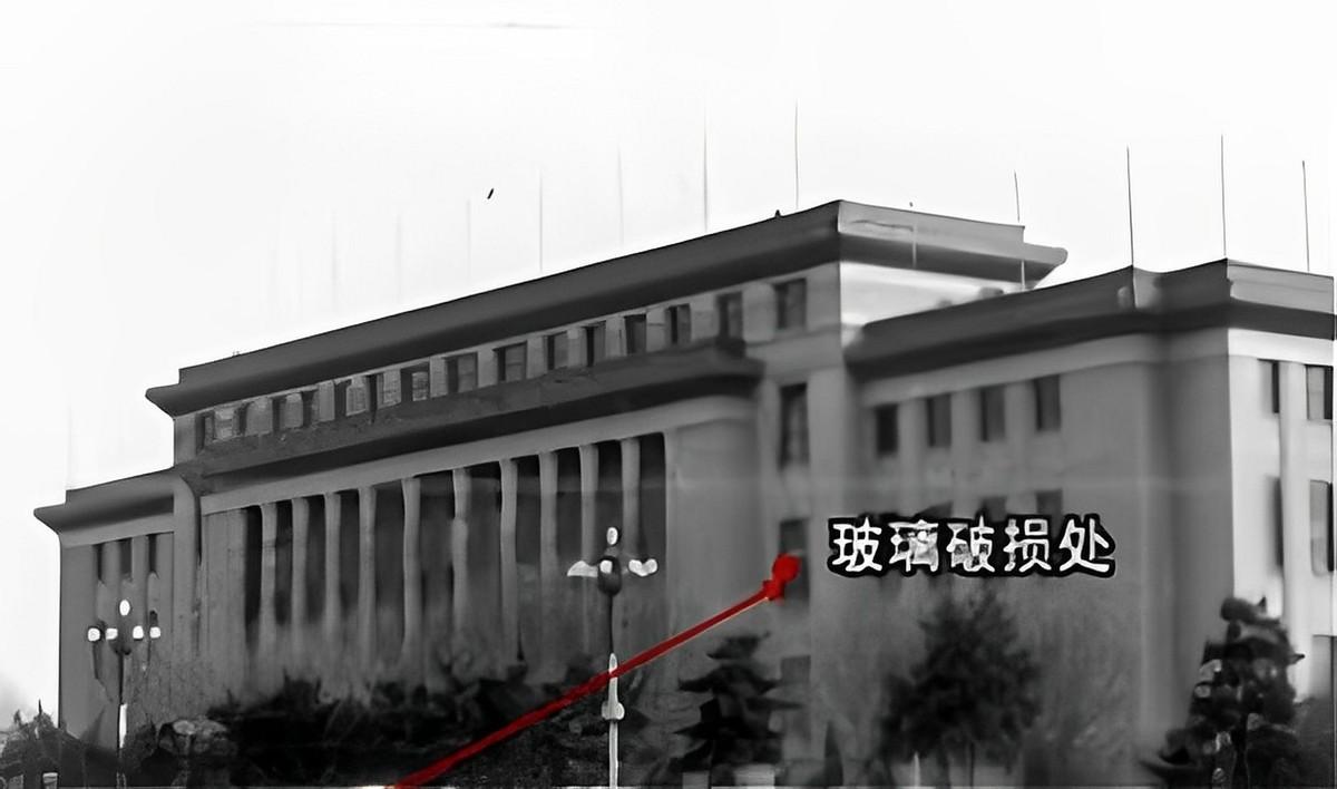 🌞1966年，周总理在人民大会堂接见外宾，一颗子弹突然射进了大会堂，总理得