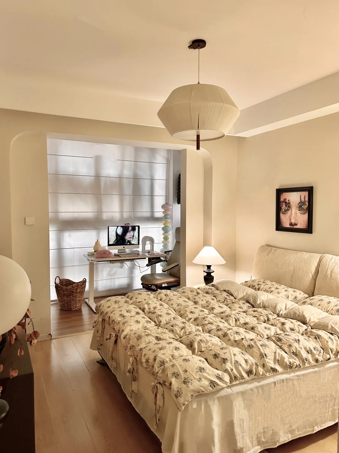 带阳台的卧室这样布置真的太好睡啦！