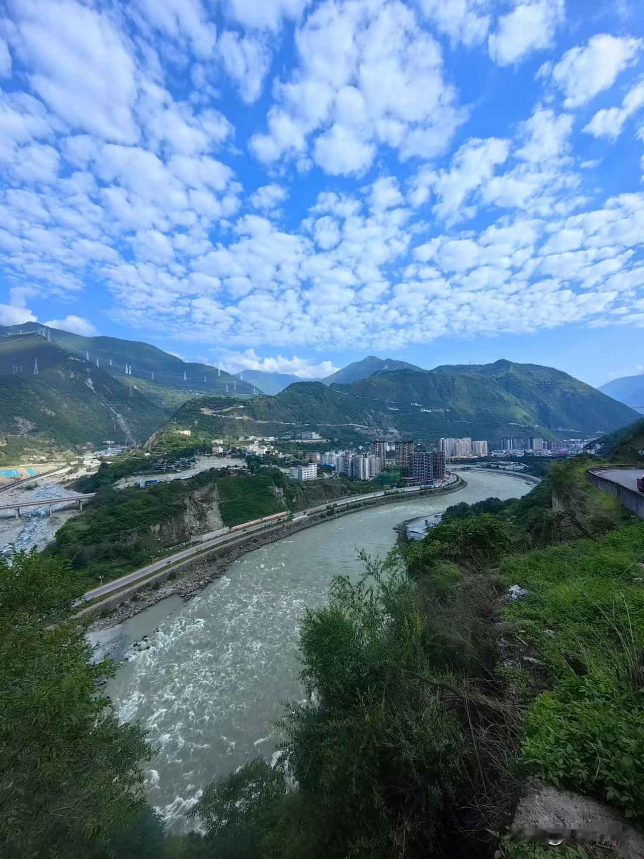 一位社会学家直言：“在中国，只有经商从政的家庭，才能真正洞悉这个社会运转的潜规
