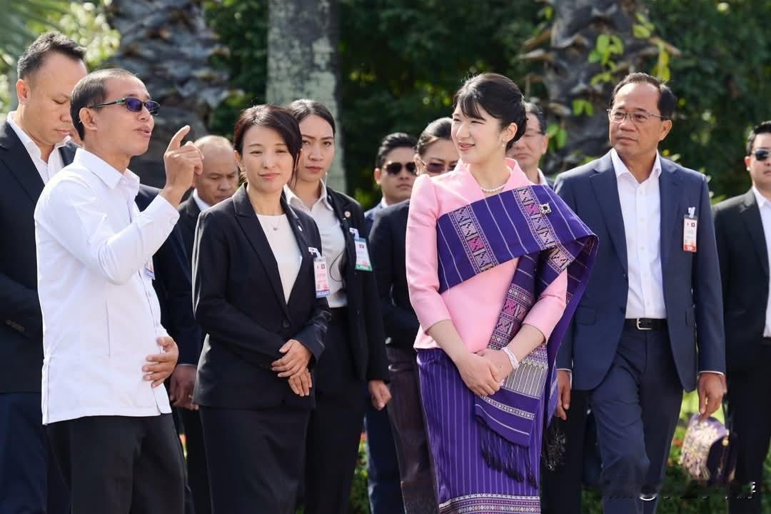 11月20日，日本皇室夫妇对老挝的正式访问期间，爱子公主从万象前往琅勃拉邦。