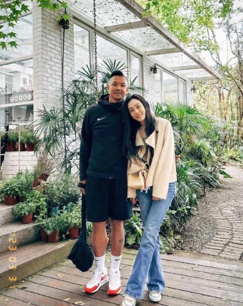 湾湾网友不知道为什么，对黑人范范一家如此的深恶痛绝？黑人对大牙是有过错误行为