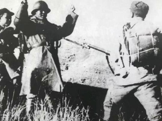 1944年，冈村宁次的亲侄在山东潍坊落入八路军手中，这位日军将领不惜用四十余名我