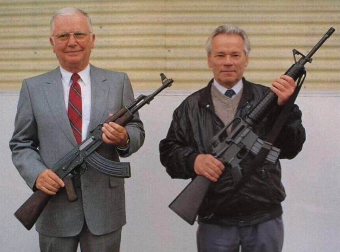 【来自投稿】1990年M16自动步枪的设计师尤金·斯通纳和AK47自动步枪的