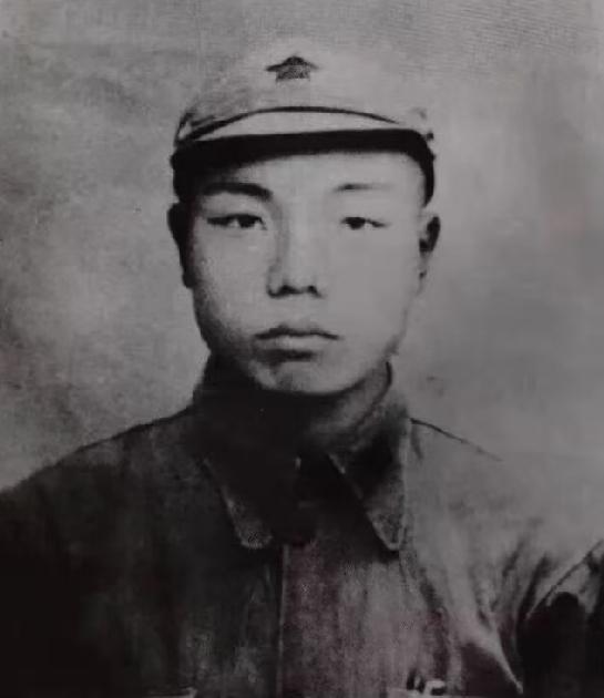 35岁团长误把17岁师政委当成通讯员，一段传奇战友情流传至今。如果不是真实的