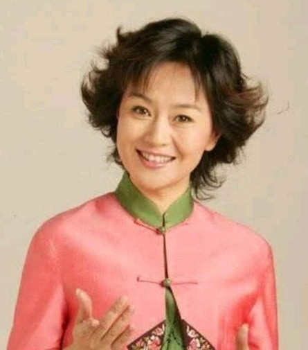 1999年，鞠萍向丈夫提出了离婚，丈夫同意离婚，却让她二选一，孩子和财产只能带走