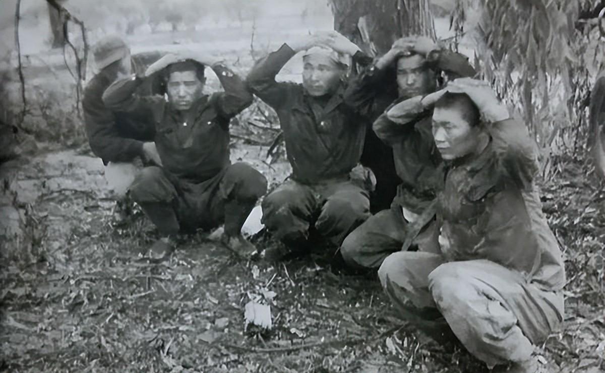 1950年他背着书包去开会，散会就发了枪；1953年他躺在巨济岛铁丝网下，名字早