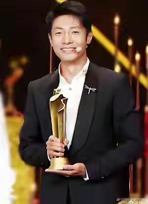撒贝宁婚变传闻落定，哪是感情出问题，是他主动砍了近四成综艺，北京温哥华来回飞，就