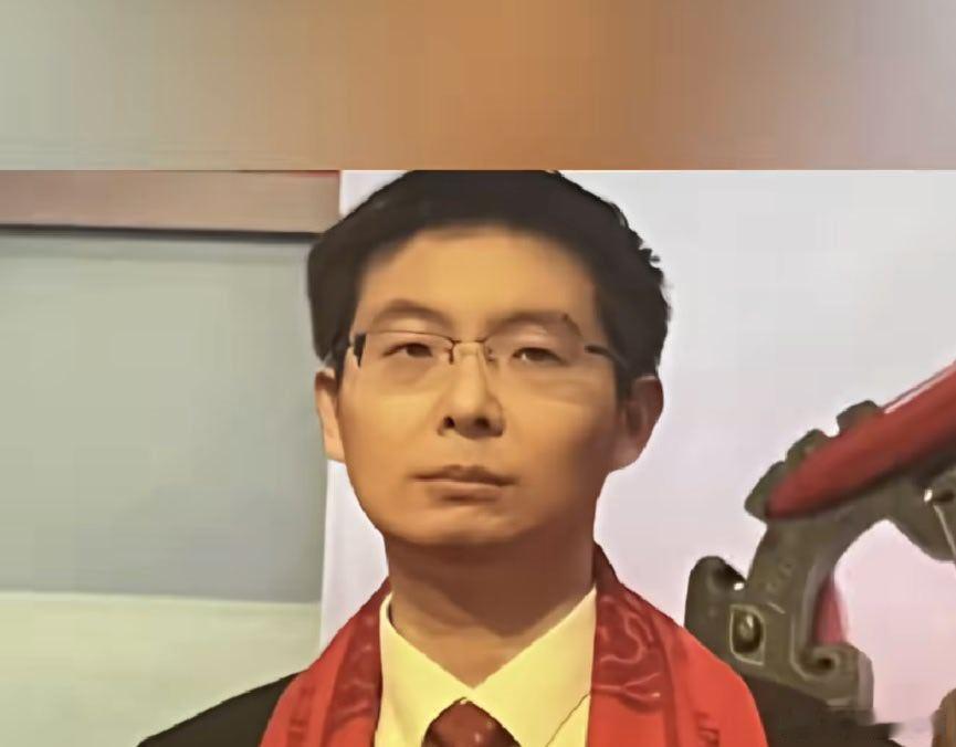 王兴兴这个面相，福薄，运势起伏大。就算后期修身养性，调理面相，这样的脸也很难有大改善。我不会因为一个