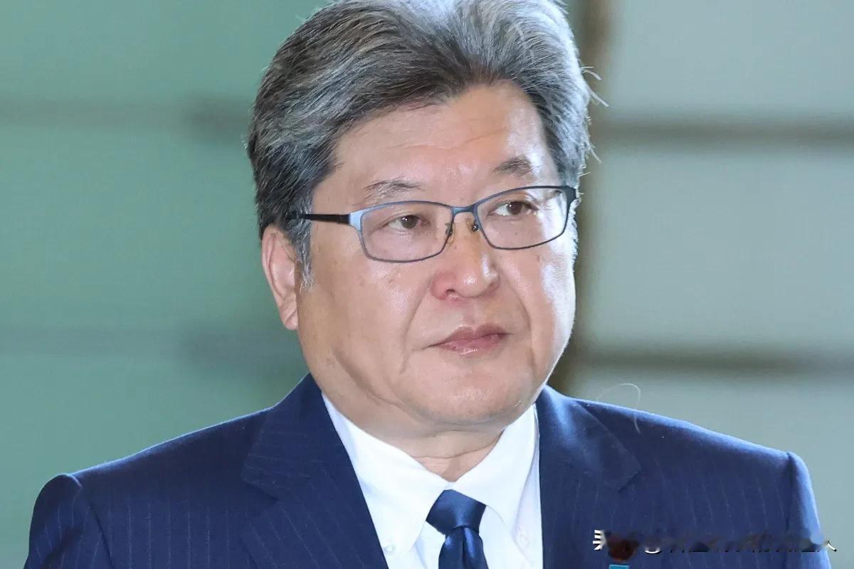 12月21日，萩生田光一的脚刚落地台北，这就不是什么“窜访”，这是在往中国的枪口