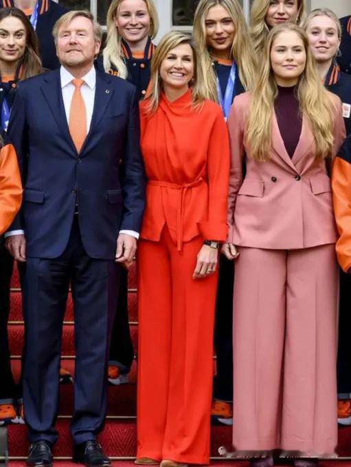 说时迟那时快冬奥会前几天就结束了，昨天荷兰王室组织了接待会+庆功会。搜了下，他们