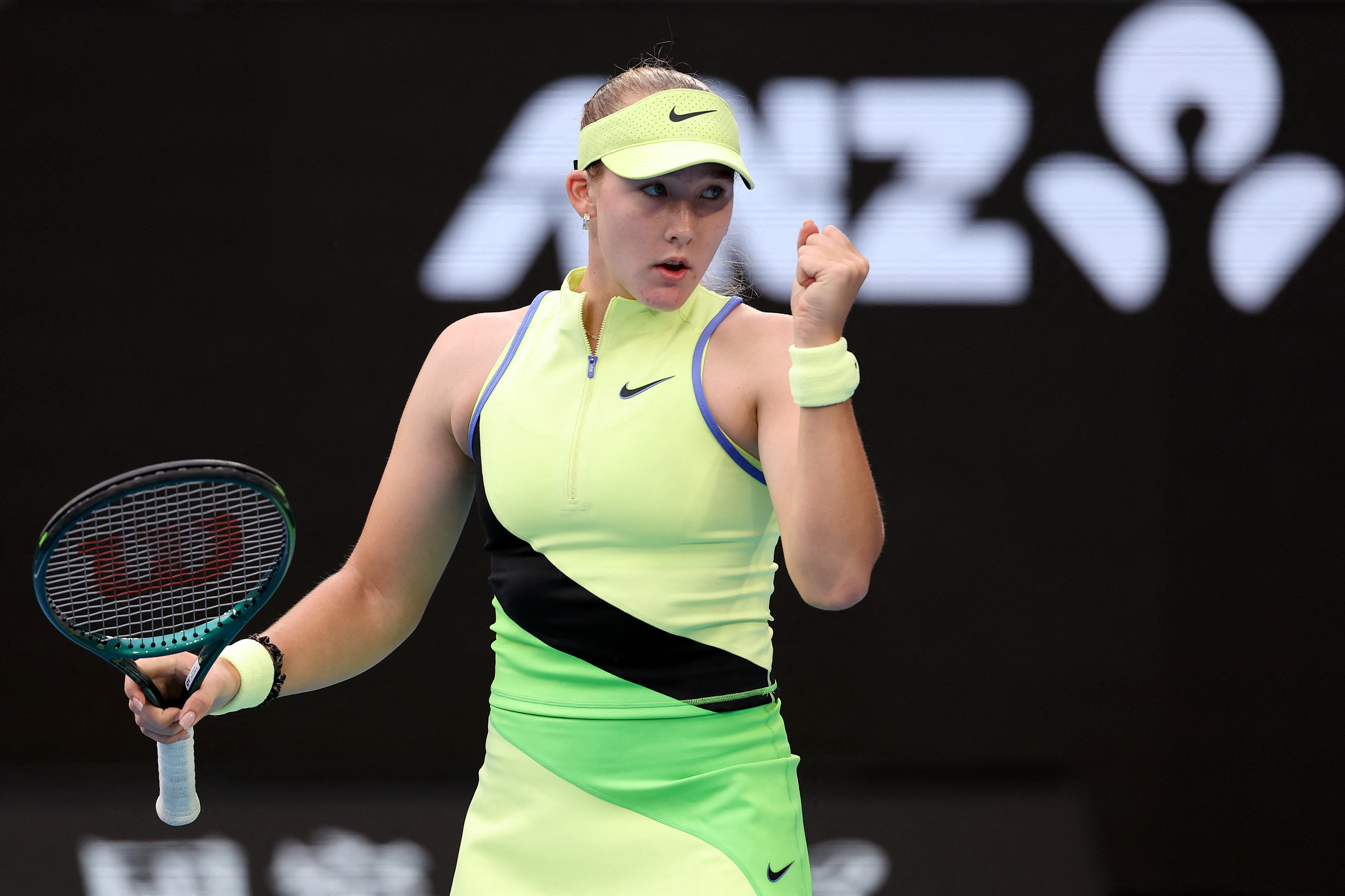 安德列娃澳网首战逆转过关👊澳网2026女单首轮，上周阿德莱德站冠军、8号种子