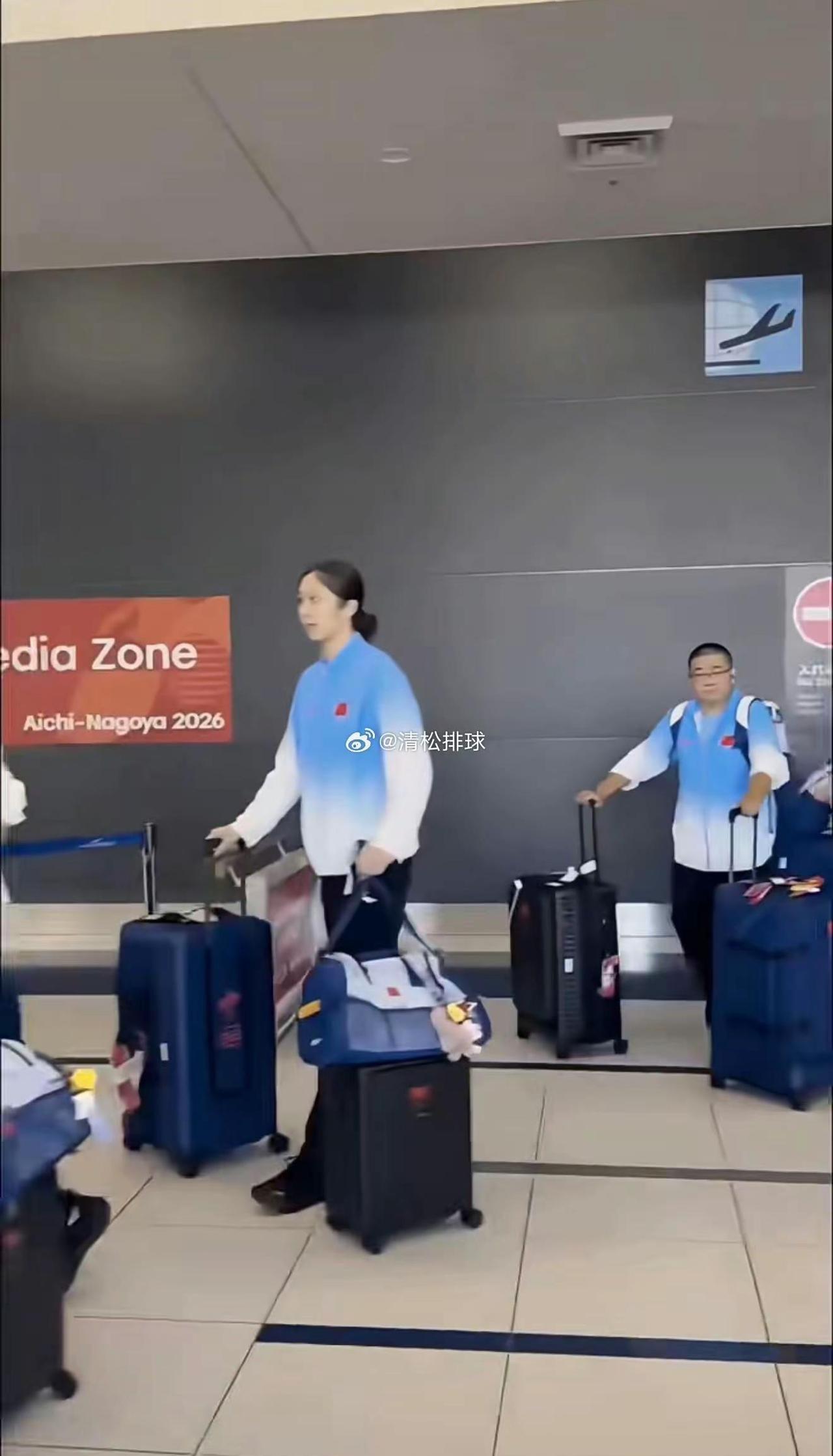 中国女排抵达日本，开始备战亚运会