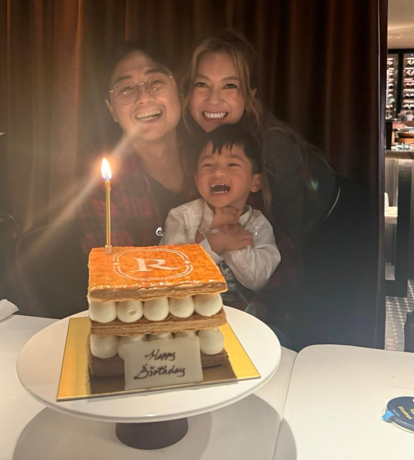 郑俊弘何雁诗给儿子庆祝生日​​​