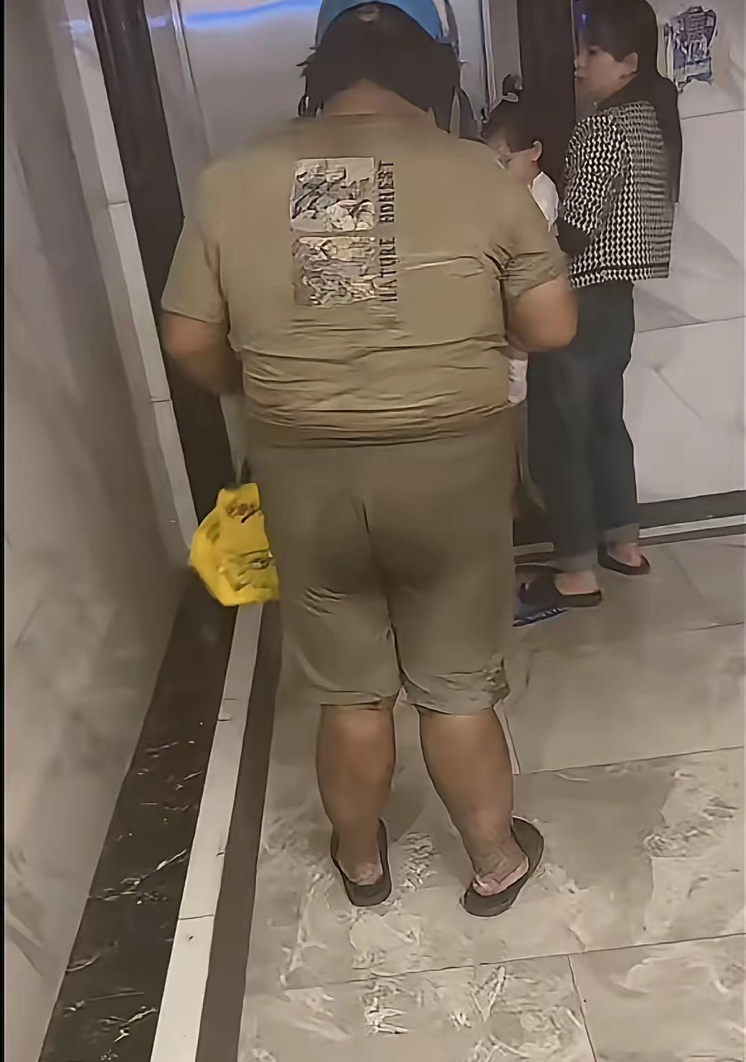 我说，该管管了，这都招的啥人啊，咋就面试通过的，难道那时候是冬天？这种的外卖哪