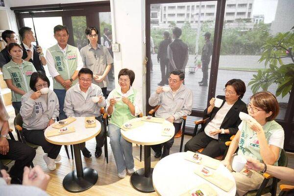 不帮自家参选人！国民党籍彰化县长连续2天同框赖清德、卓荣泰，基层炸锅彰化县长王