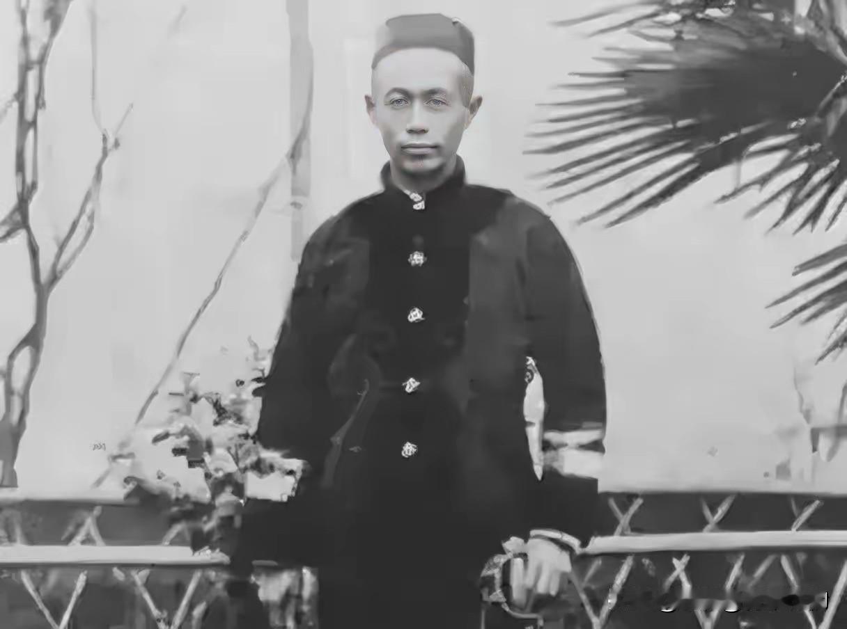 1951年，93岁高龄的前清朝海军总司令萨镇冰，在得知志愿军成功击退美军，并进攻