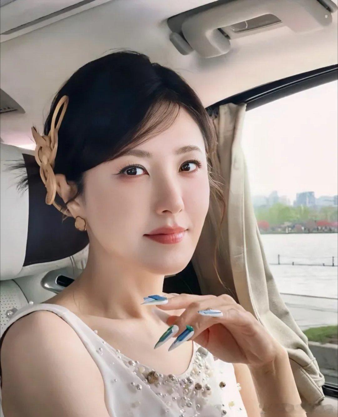 曾黎的同学个个都是影帝影后，就唯独她一个不火！深挖背后的原因，不是因为她外貌不突