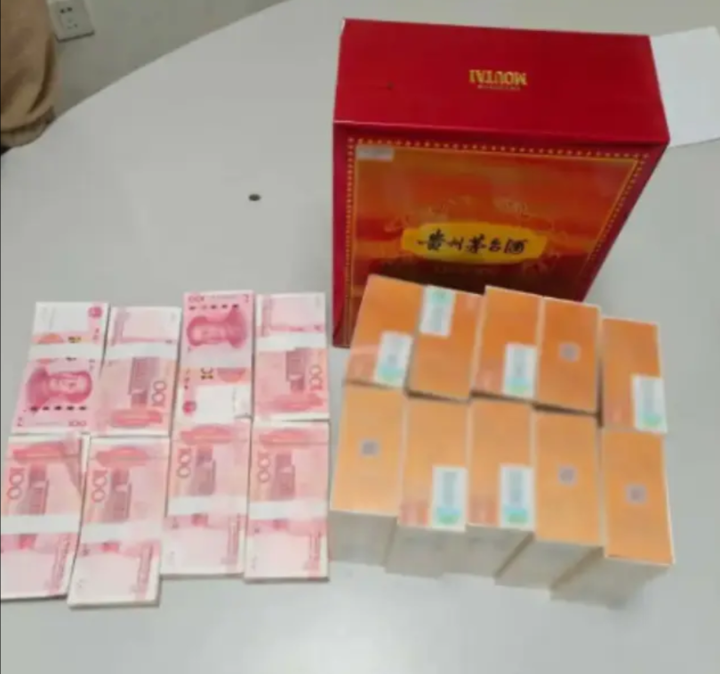 4月6日浙江，14岁女孩一拆开快递，竟发现80000元现金，瞬间惊呆，以为快递发