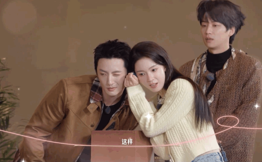 罗云熙这“嗑学大师”实锤了！团综里盯着杨仕泽陈瑶互动，眼睛眯成月牙笑到停不下来，