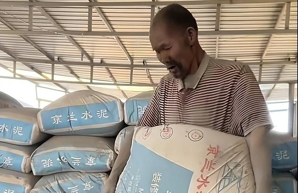 触目惊心！6月7日，上官正义曝光河北保定一起虐老事件：一名70多岁的残障老人被水