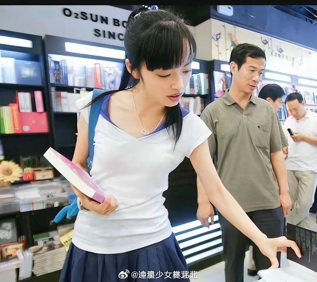 天呐！看到姚晨27年前的大学照，才懂凌潇肃为啥会一见钟情了