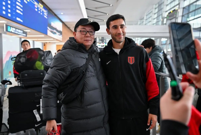 注意！成都蓉城新援茹萨、亚历斯祖无法参加2月的两场亚冠比赛这是亚冠精英联赛的规