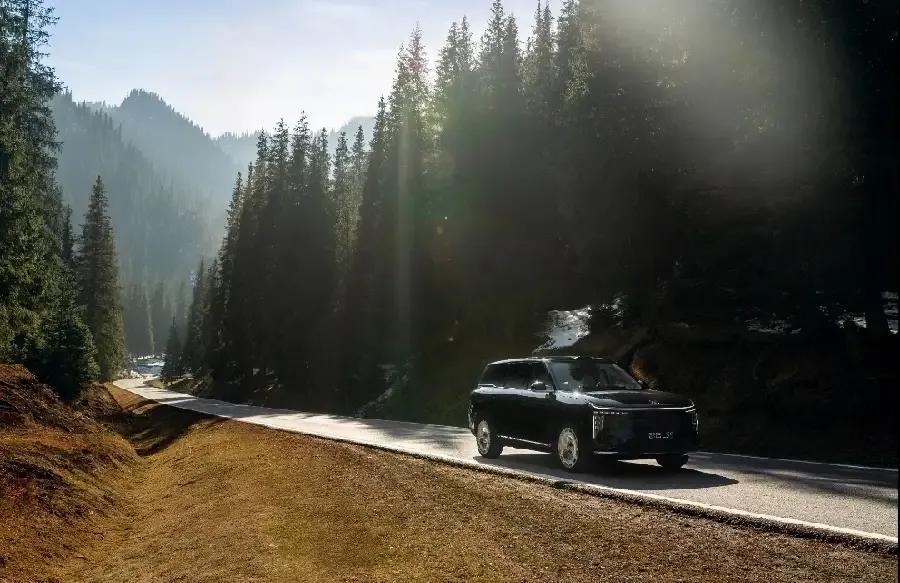 牛不牛！爆不爆？智己汽车第一季度出售7035辆智己汽车第二季度出售137