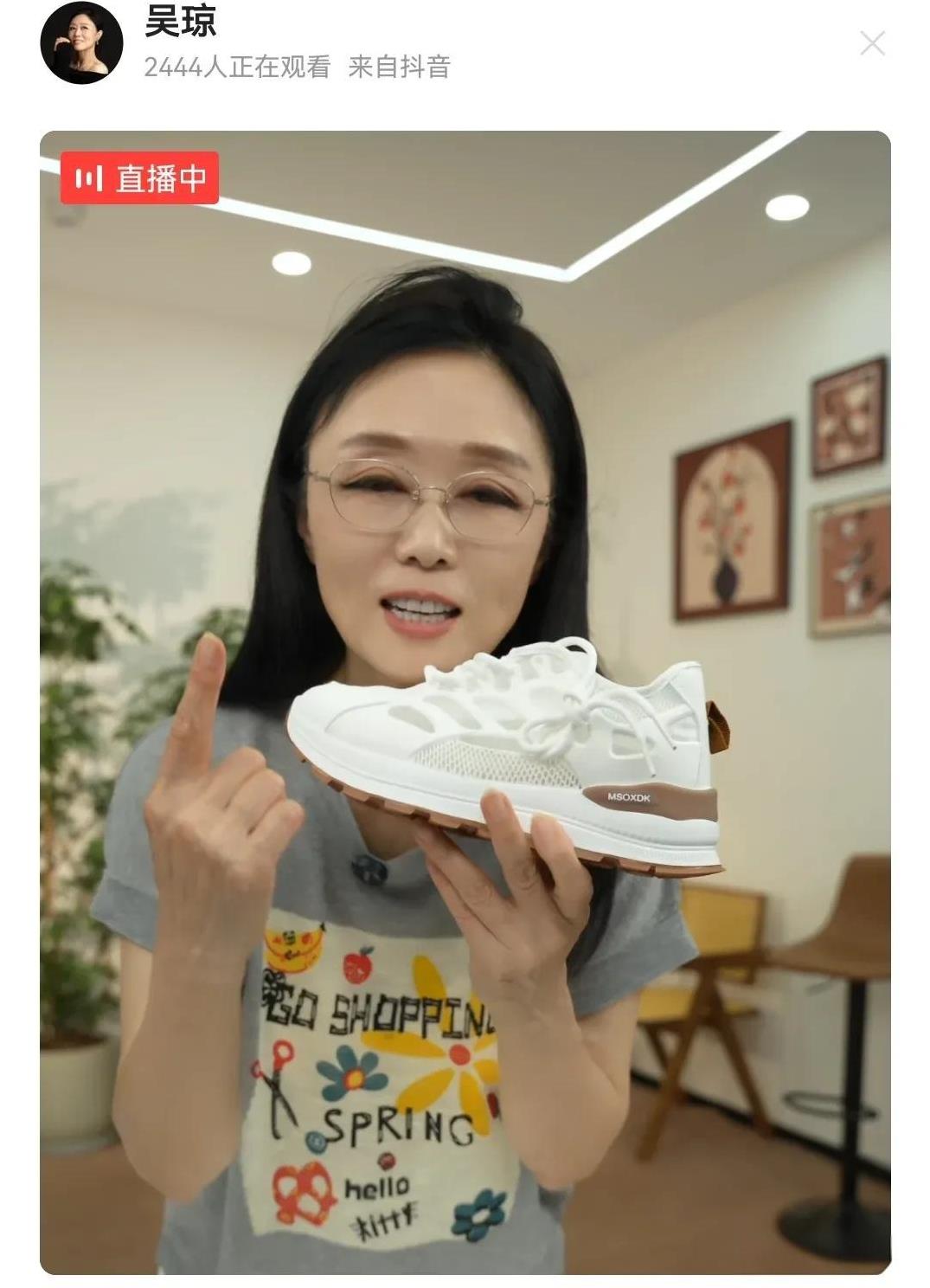 十五岁的年龄差吴琼，为了小丈夫也是拼了！一个六十多岁的女人，没日没夜地直播卖