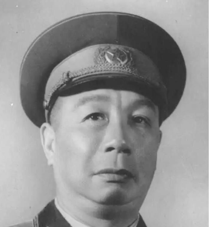 1937年，开国上将陈士榘抓了一个日军俘虏，对方却死死抓住配刀不松手，还叫喊着：