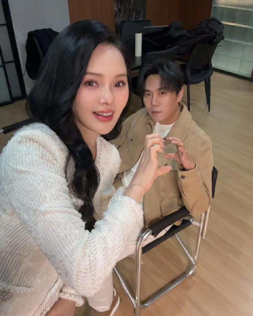 伊能静学历不高，但说话很有水平，当主持人张菲问她：“你觉得有真命天子吗？”结束婚