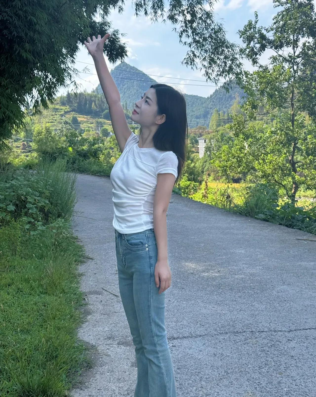 我闺蜜是村里的后备干部也是因为要换届了村里培养年轻有学历的后备干部闺蜜这个