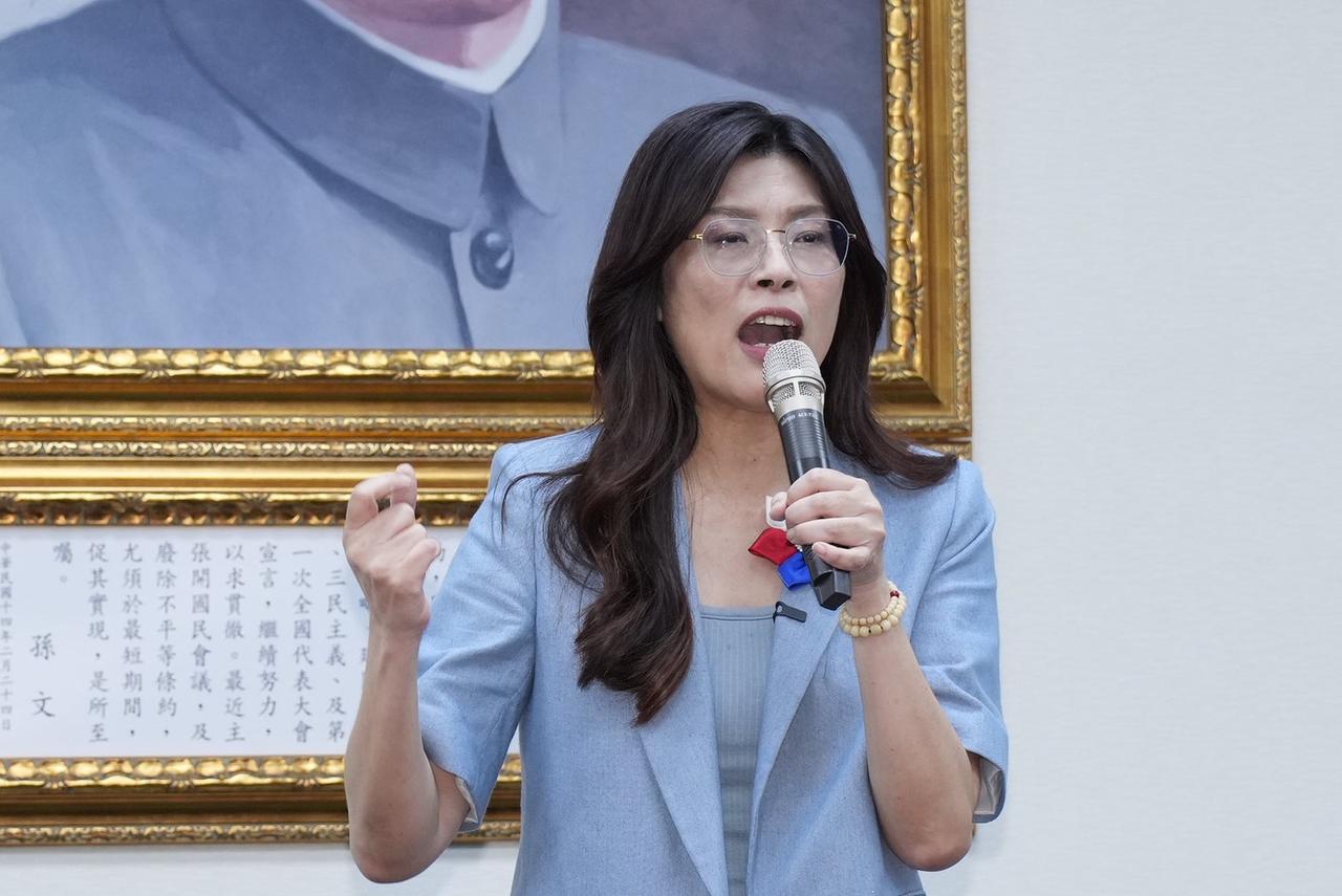【衣冠城专栏】从野百合到国民党主席衣冠城/梅花新闻网主笔郑丽文在加入国民