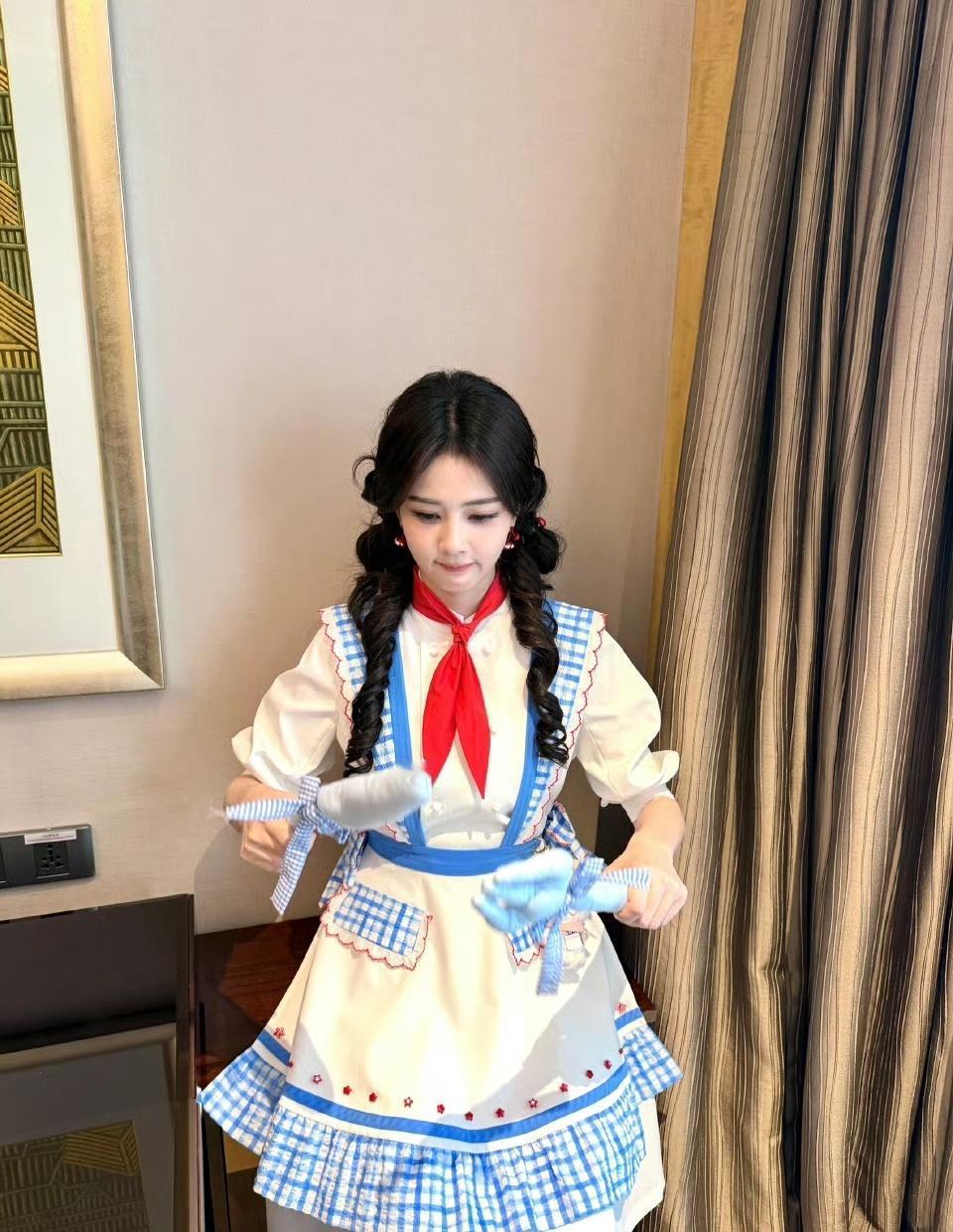 白鹿超话bl白鹿自曝上跑男反应变快会接梗bl白鹿厨师领巾bl白鹿bl